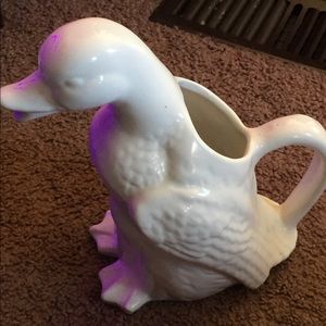 Duck pitcher